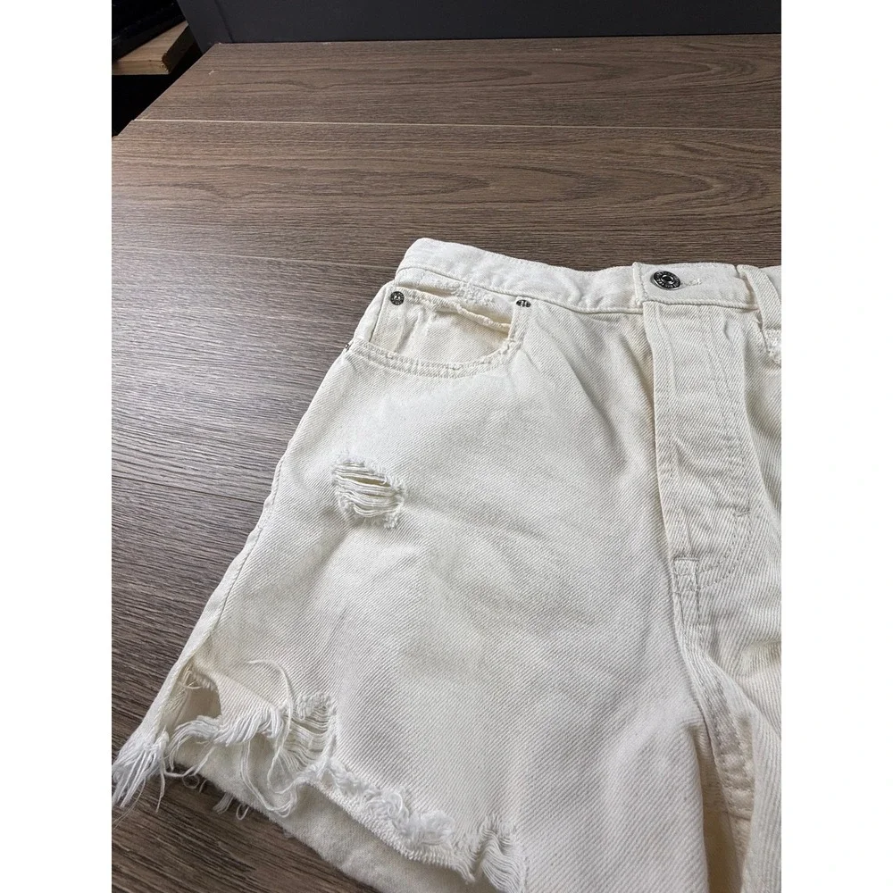We The Free Free People Makai Cutoff Distressed Shorts Size 26 off White